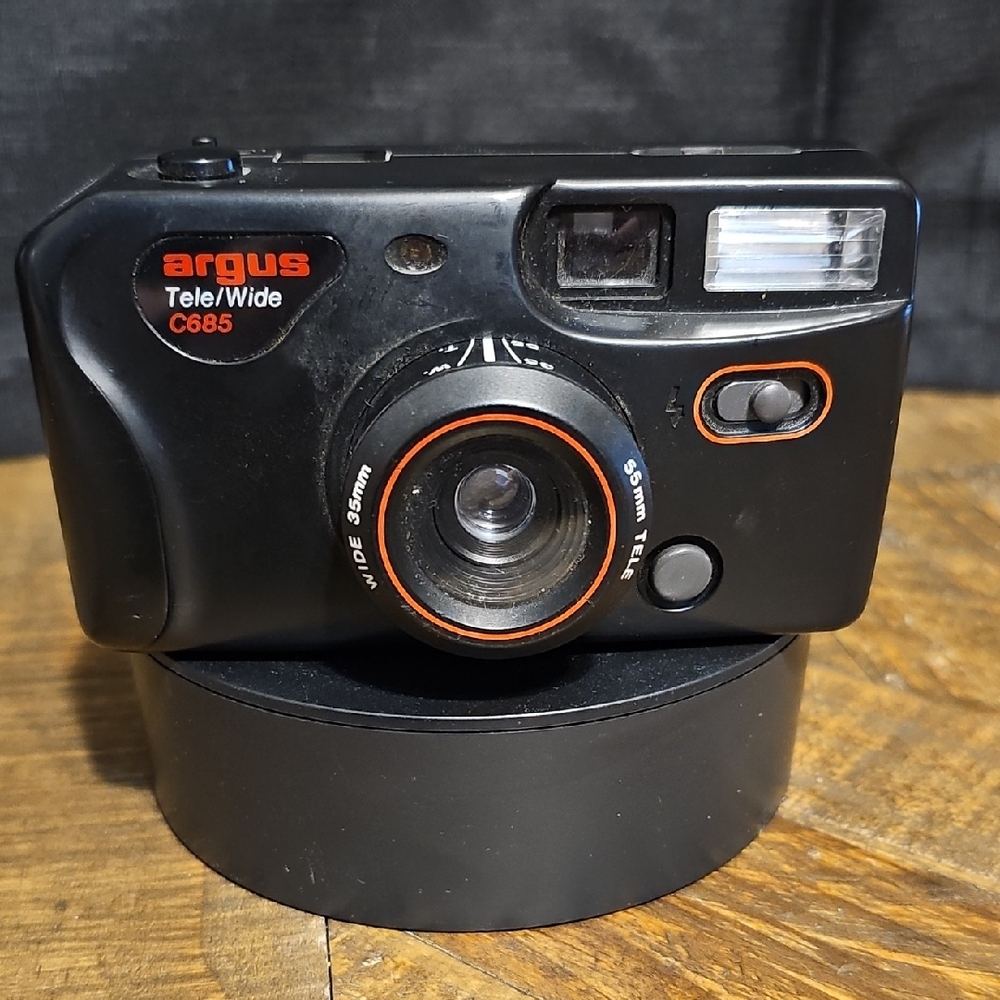 Targus C685 Black and Red Camera